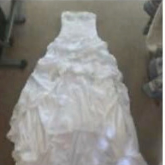 Wedding dress - Picture 1 of 1